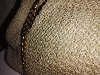 Bolso de mano beige tejido