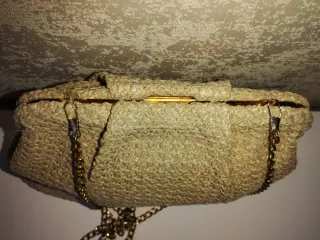 Bolso de mano beige tejido