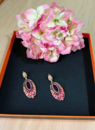 Flor y pendientes flamenca dorados y rosas