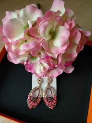 Flor y pendientes flamenca dorados y rosas