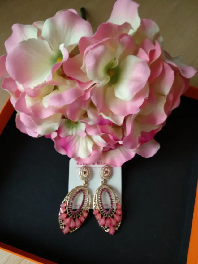 Flor y pendientes flamenca dorados y rosas