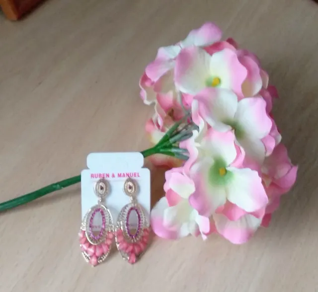 Flor y pendientes flamenca dorados y rosas