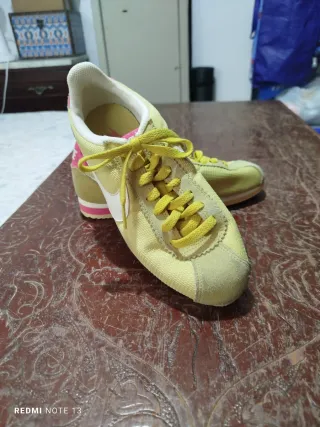 Nike Classic Cortez Mujer Amarillo y Rosa