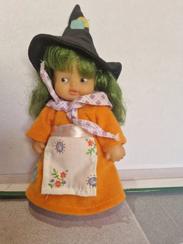 Muñeca Bruja Barriguitas Naranja