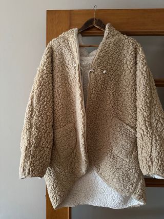 Abrigo reversible lana beige y blanco