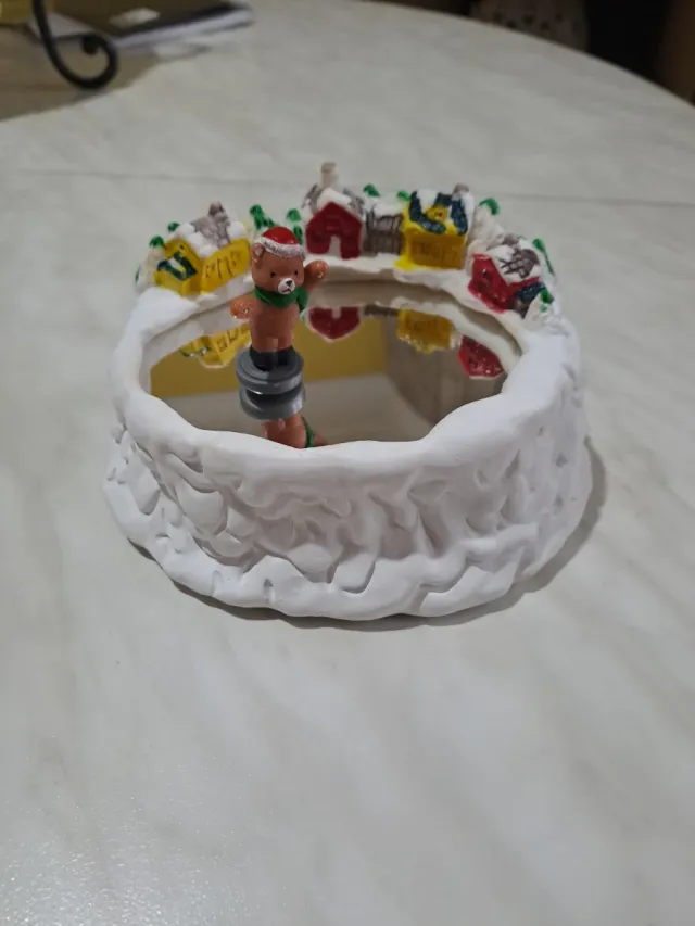 Carillon natalizio con villaggio