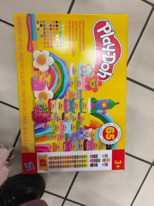 Coleção de Cores Jumbo Play-Doh com 65 Potes