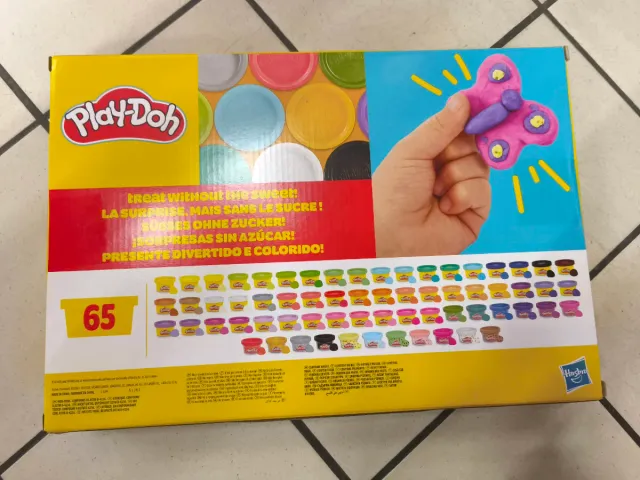 Coleção de Cores Jumbo Play-Doh com 65 Potes