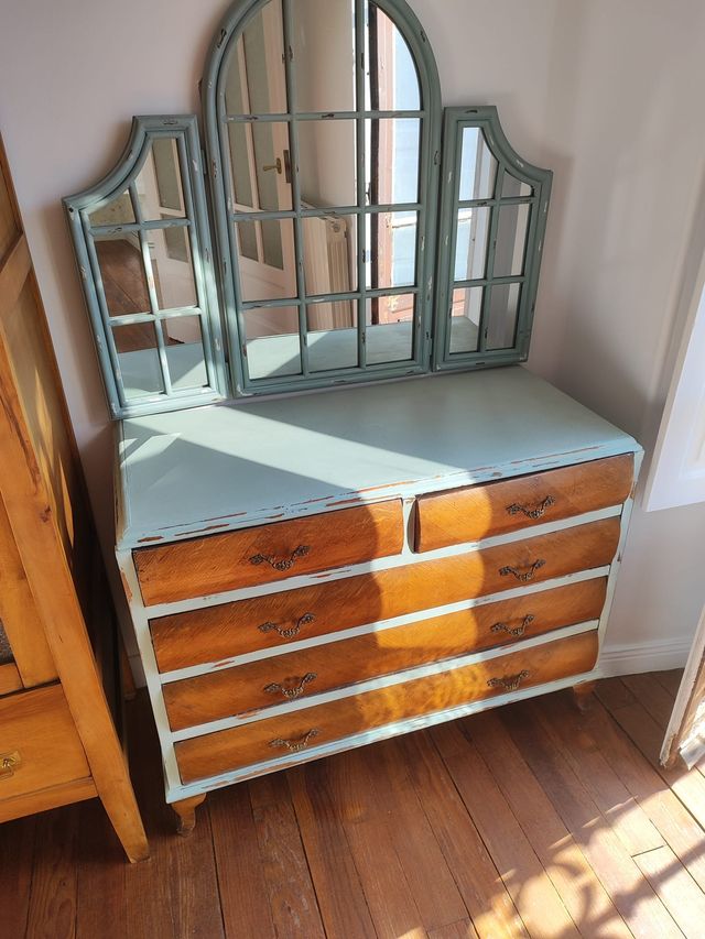 Cómoda vintage turquesa con espejo