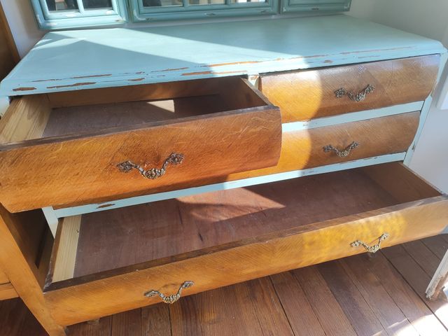 Cómoda vintage turquesa con espejo