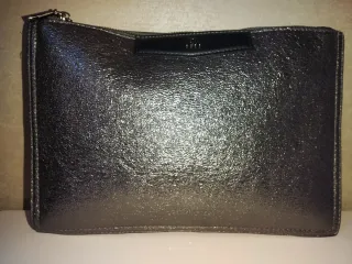 Bolso de mano plateado y negro