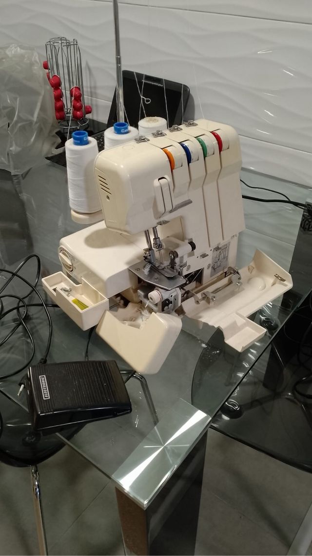 Máquina de coser overlock