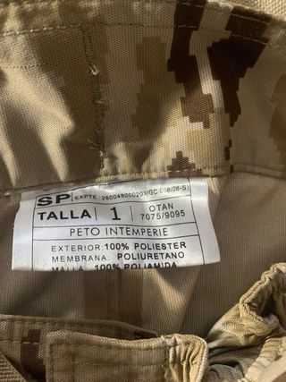 Pantalón camuflaje con tirantes