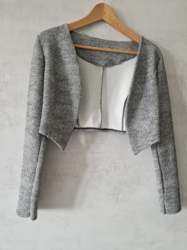 Tuta elegante grigia con pizzo