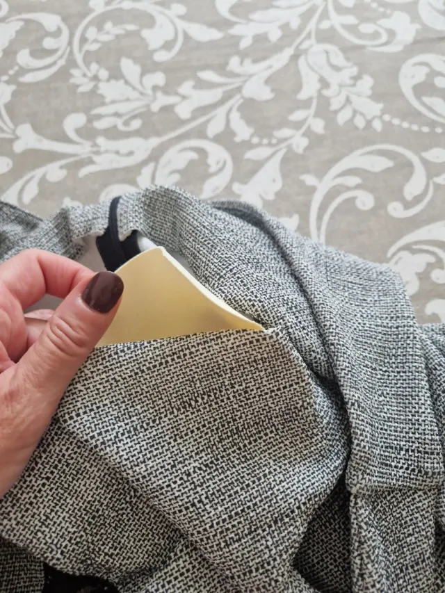 Tuta elegante grigia con pizzo