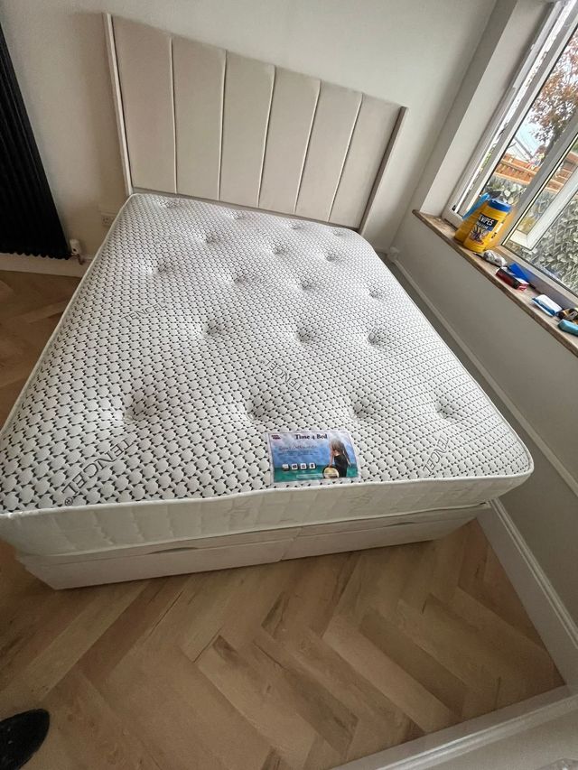 Colchón matrimonial con base y cabecero