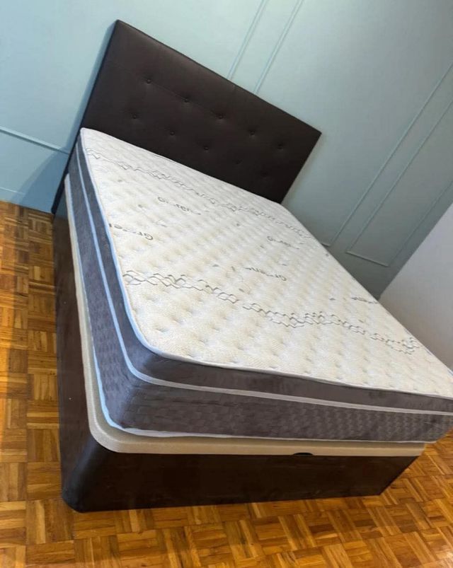 Colchón matrimonial con base y cabecero