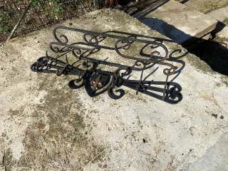 Perchero de forja con escudo