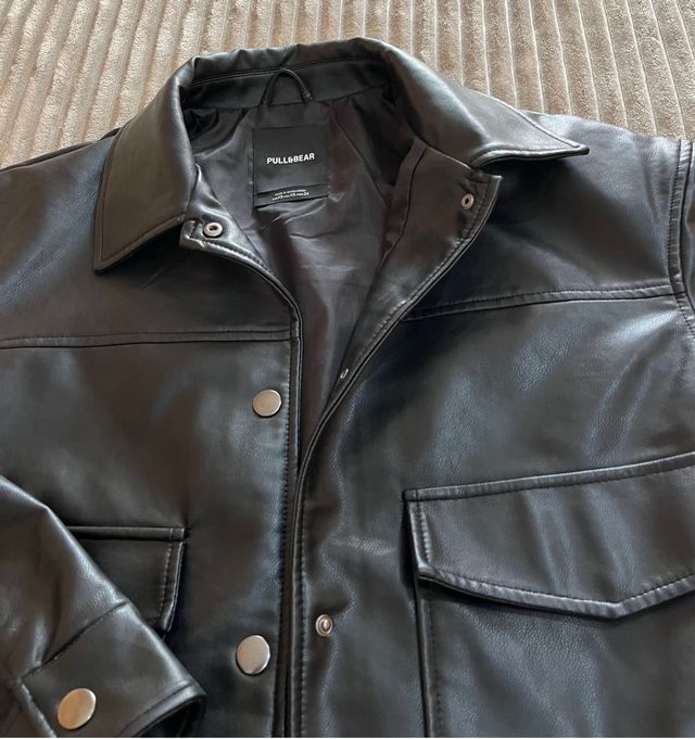Chaqueta efecto cuero Pull and Bear Talla XS