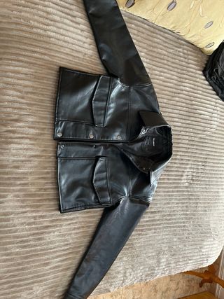 Chaqueta efecto cuero Pull and Bear Talla XS