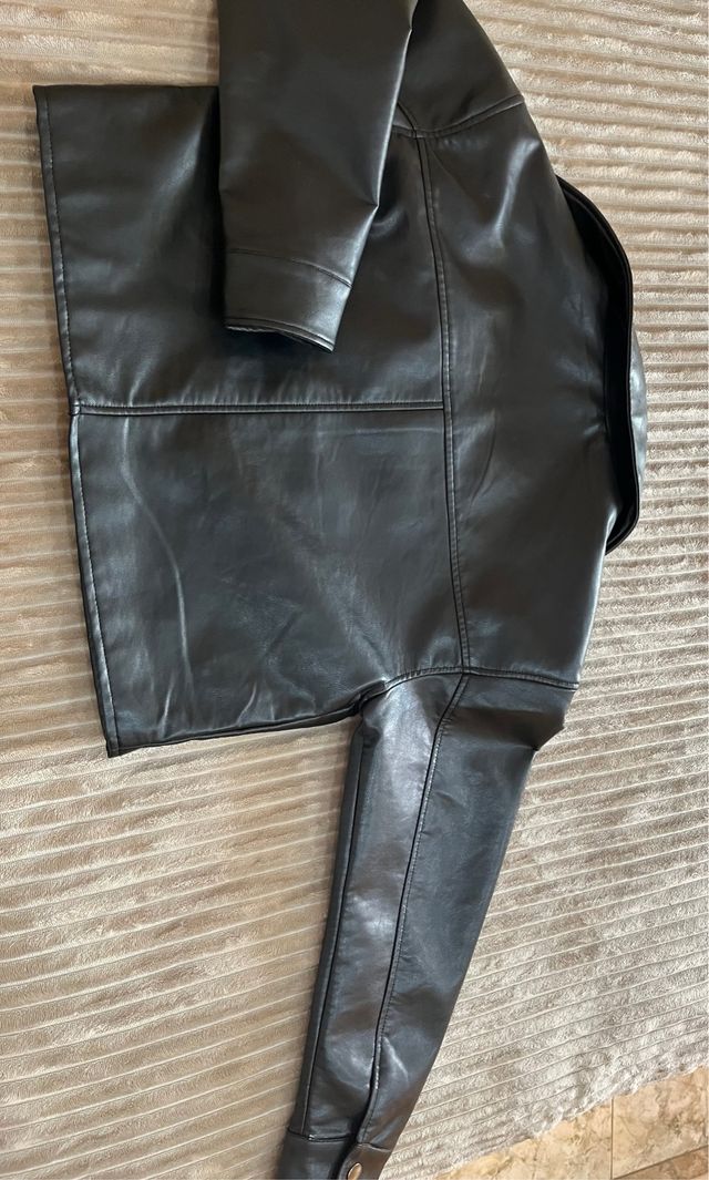 Chaqueta efecto cuero Pull and Bear Talla XS