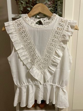 Blusa fiesta blanca sin mangas con volantes