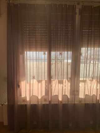 Cortina de tela marrón