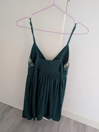 Vestido corto con abalorios