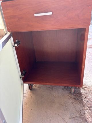 2 Mesitas auxiliares con ruedas