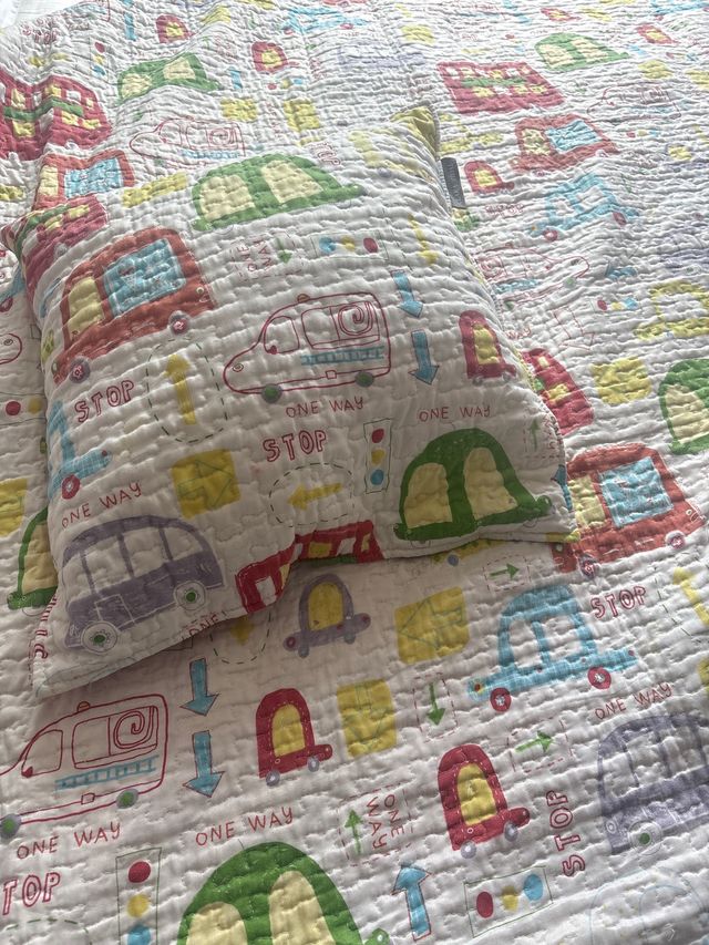 Colcha infantil con cojín