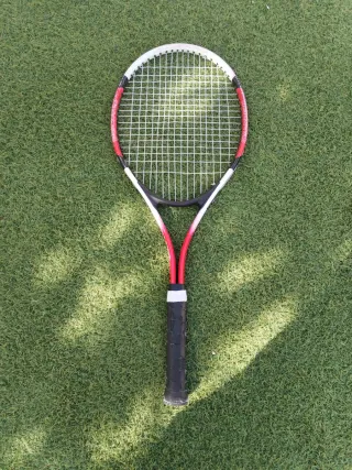 Raqueta de tenis.