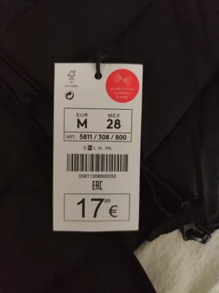 Chaqueta de plumas negra