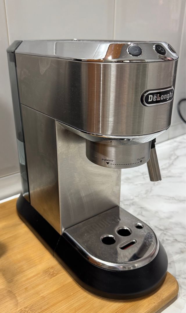 Cafetera Delonghi Dedica Pack Barista