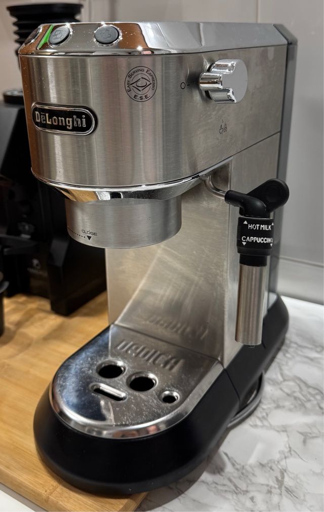 Cafetera Delonghi Dedica Pack Barista