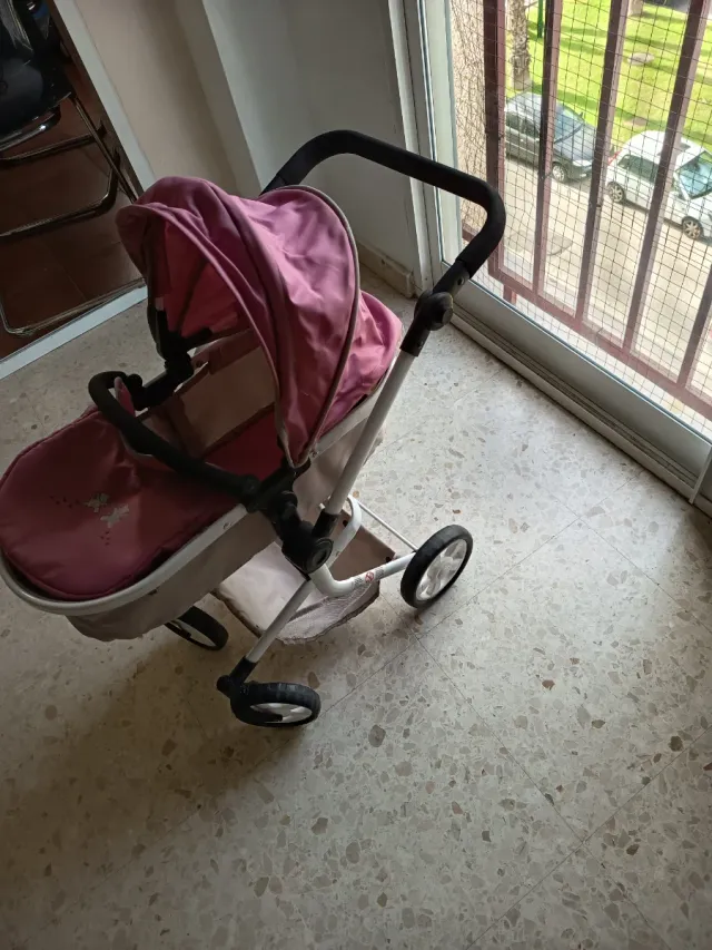 Carrito de muñecas rosa
