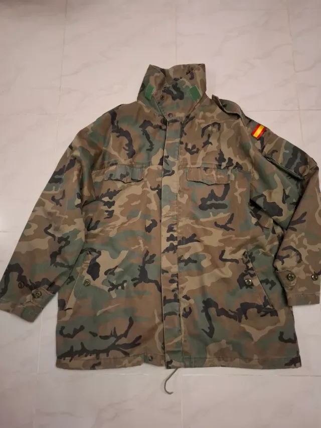 Chaquetón camuflaje marrón y verde