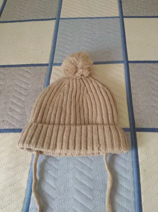 Gorro de bebé de punto con pompón 50 cm de cabeza