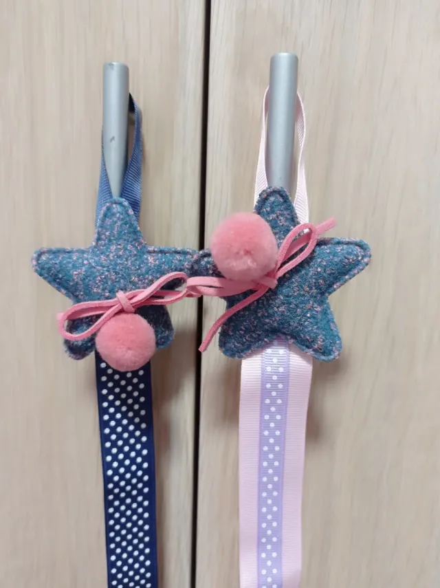 Cuelga ganchitos estrellas tela