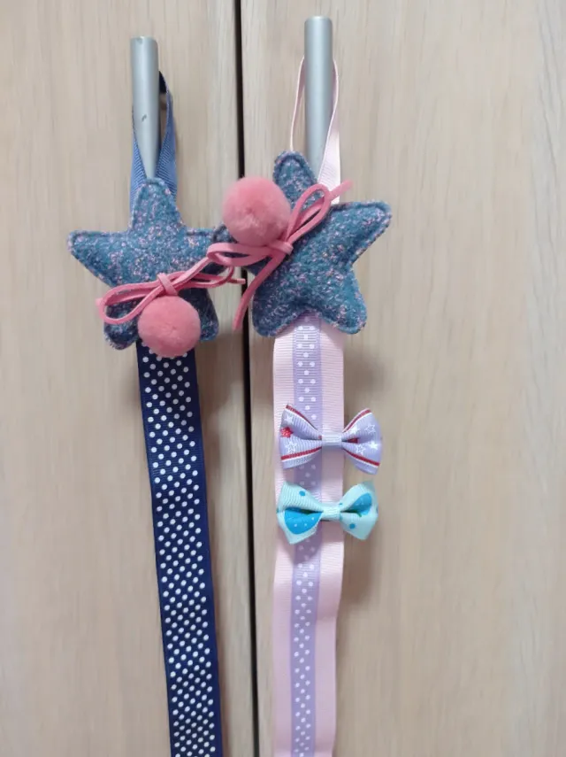 Cuelga ganchitos estrellas tela