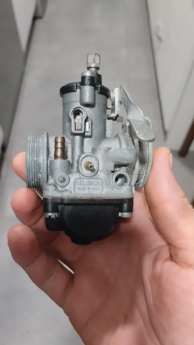 Carburador Dellorto 19 y filtro Malossi