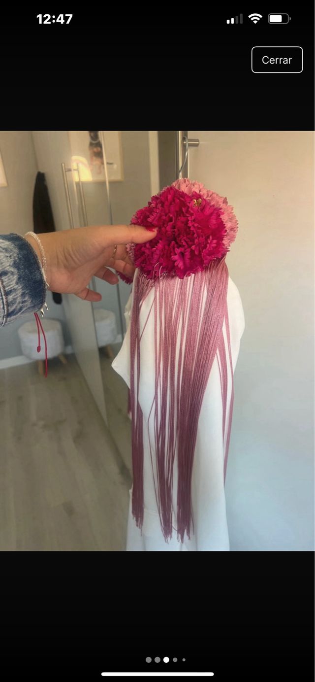 Chaqueta blanca con hombreras florales