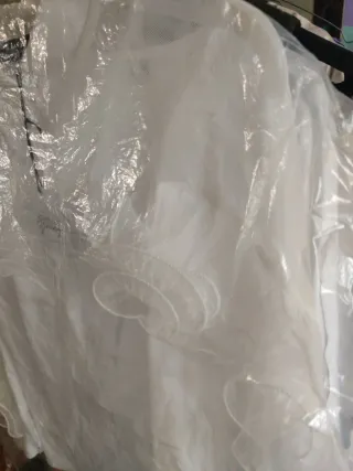 Camicia bianca con volant