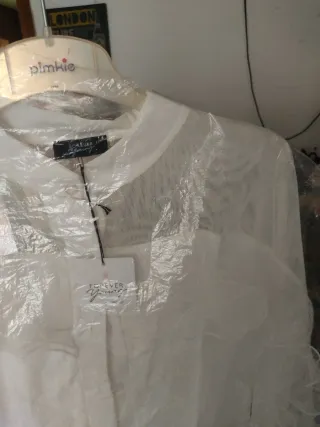 Camicia bianca con volant