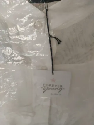 Camicia bianca con volant