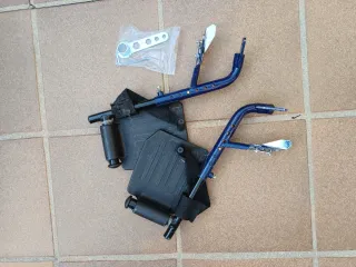 Silla de ruedas plegable azul