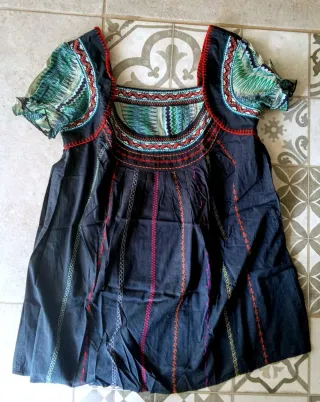 Camisa Bershka bordada multicolor