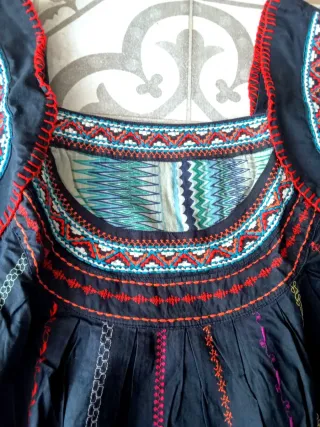 Camisa Bershka bordada multicolor