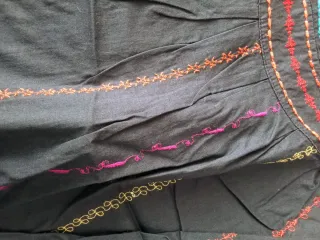 Camisa Bershka bordada multicolor