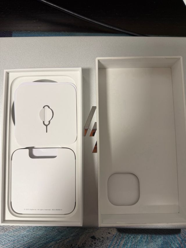 Scatola originale per iPhone 15