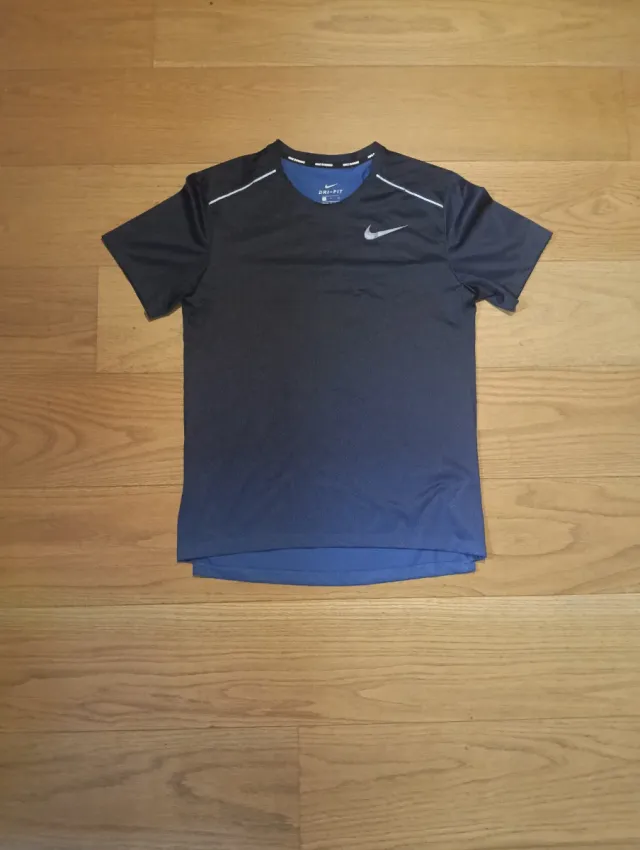 Camiseta Nike Running Negra y Azul